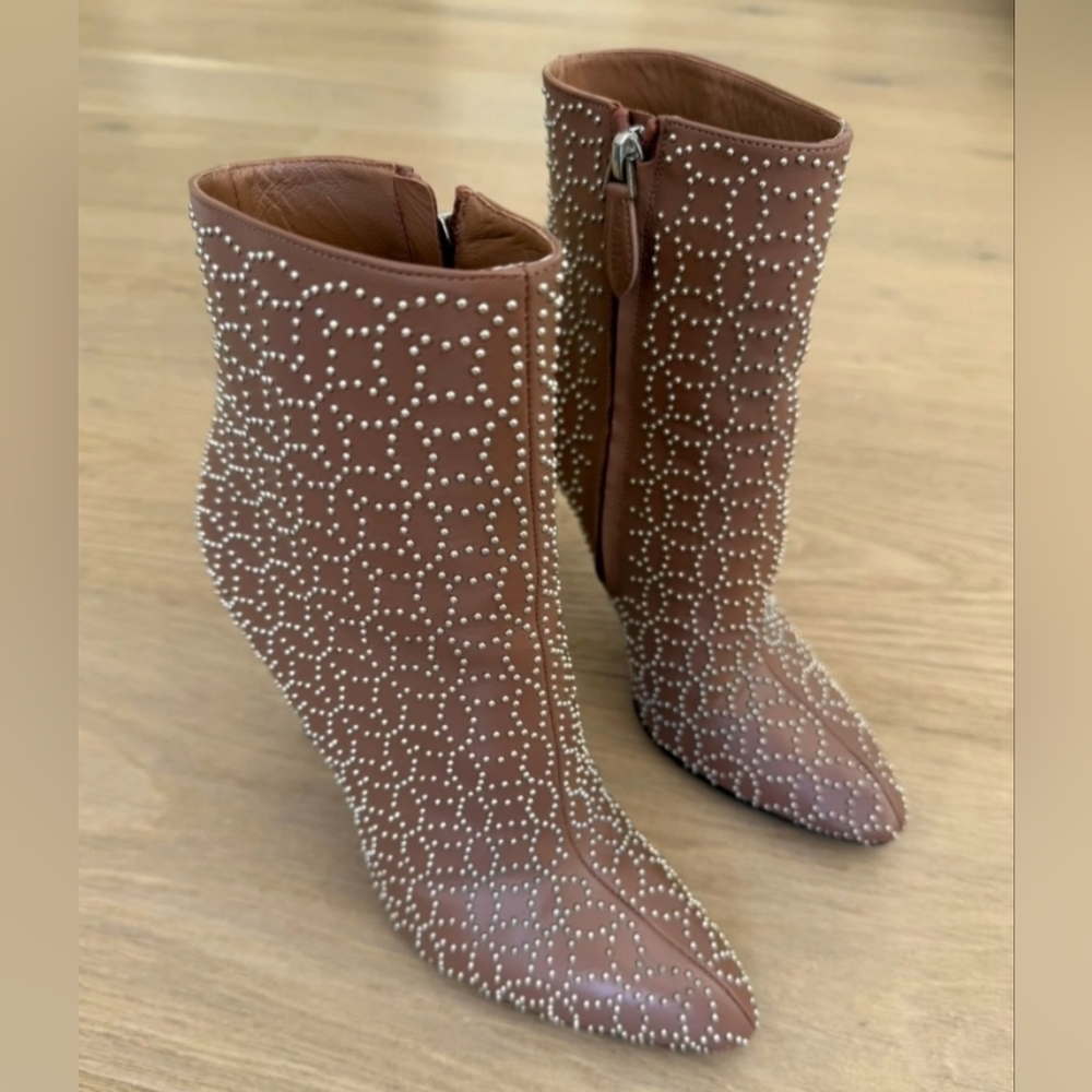 Alaïa Studded Beige Ankle Booties Sz 38